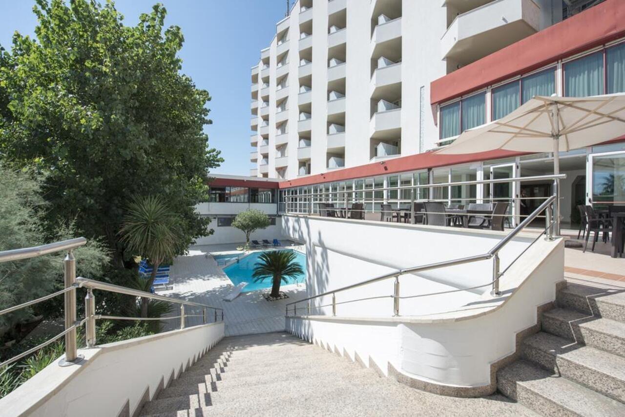 Grand Hotel Adriatico Montesilvano Marina Exterior foto