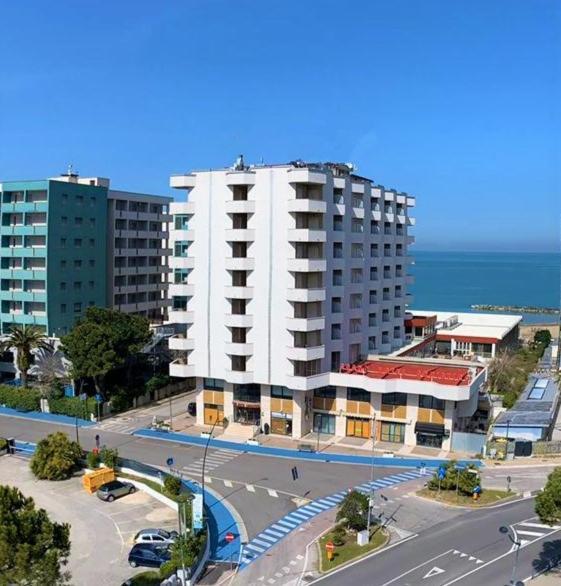 Grand Hotel Adriatico Montesilvano Marina Exterior foto